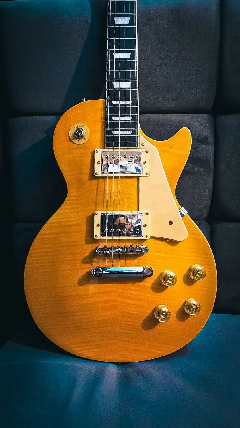 گیتار الکتریک طرح les paul برند maison|گیتار، بیس، امپلیفایر|محمدشهر, همایون ویلا|دیوار