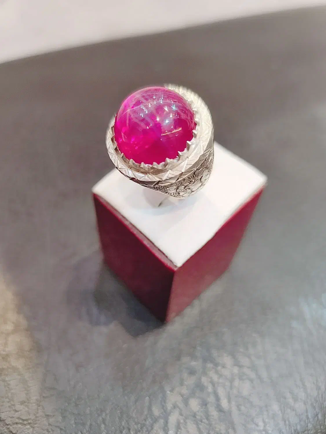 یاقوت مردانه|کلکسیون اشیاء عتیقه|زرند, |دیوار