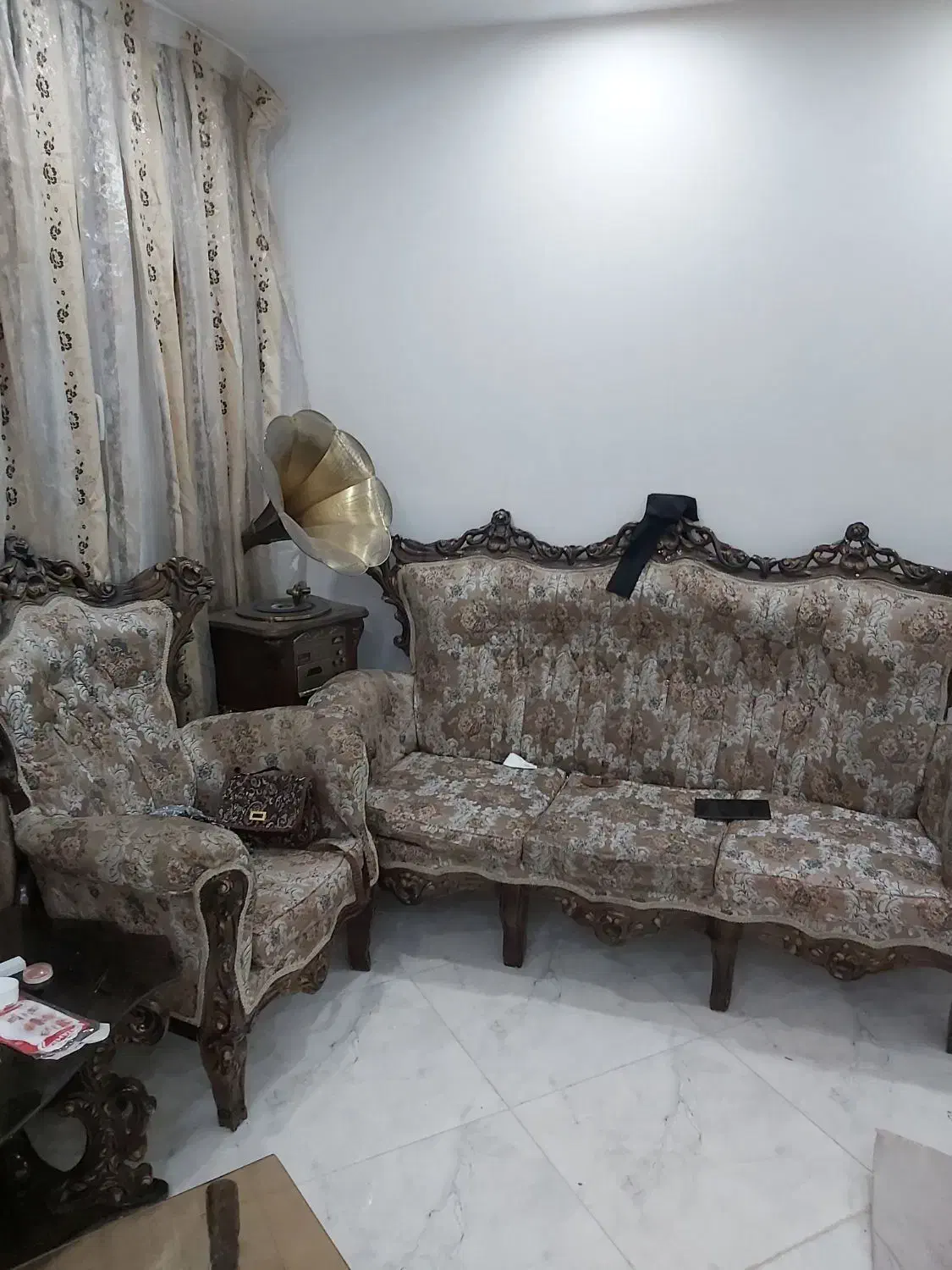 مبل ۹ نفره تمیز و سالم|مبلمان خانگی و میز عسلی|پرند, فاز ۳|دیوار