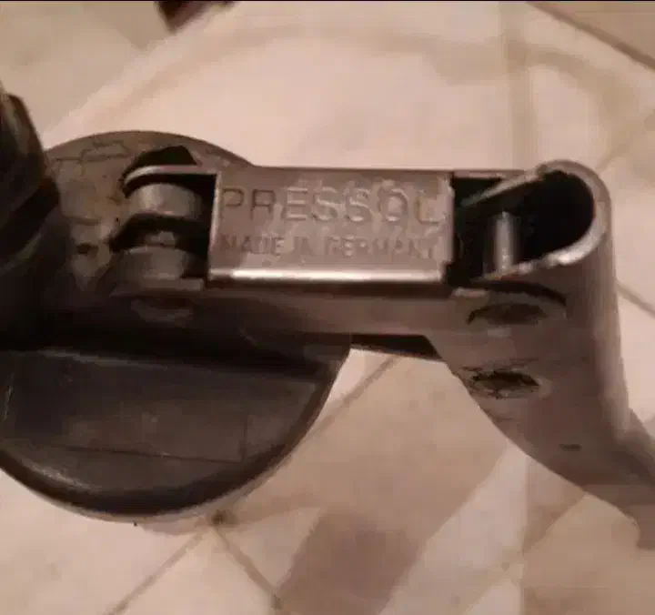 گیریس پمپ آلمانی|کلکسیون اشیاء عتیقه|اراک, |دیوار