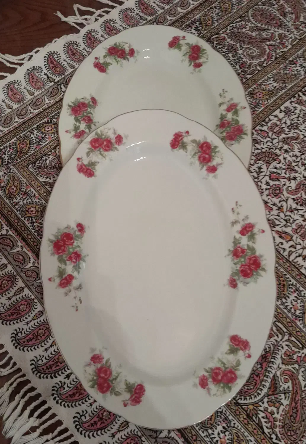 ۴ عدد دیس و ۲ عدد مرغ‌خوری گل‌سرخی قدیمی|کلکسیون اشیاء عتیقه|رشت, رشتیان|دیوار