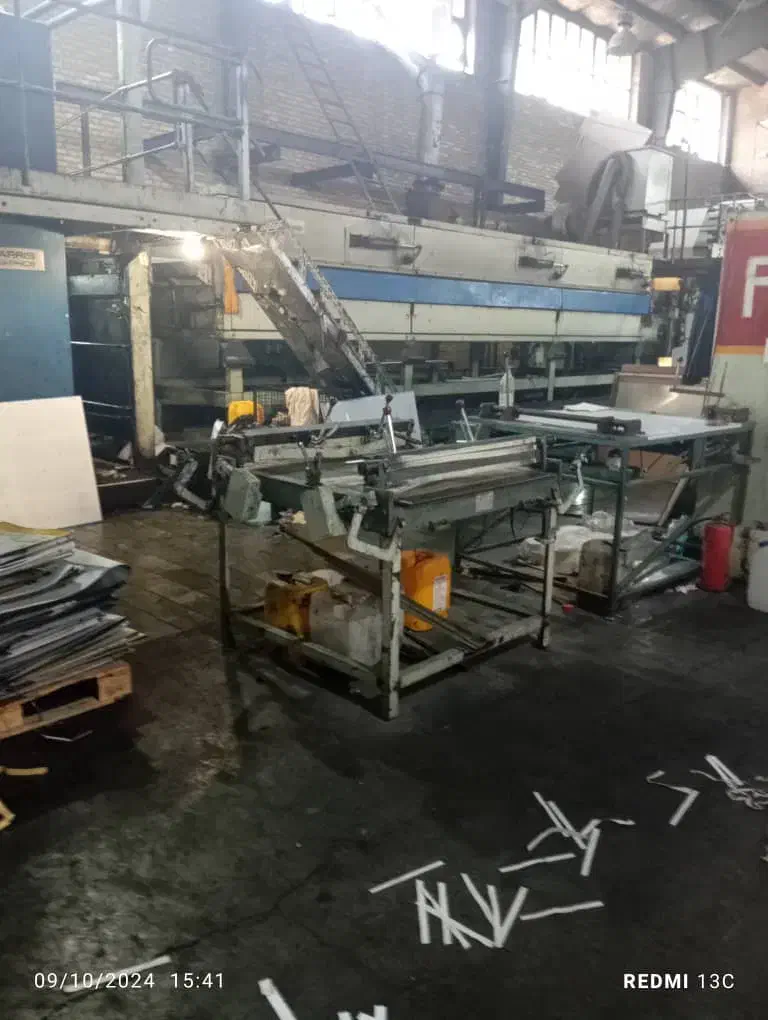 مجله و جدول|مجلات|تهران, فلسطین (میدان انقلاب)|دیوار