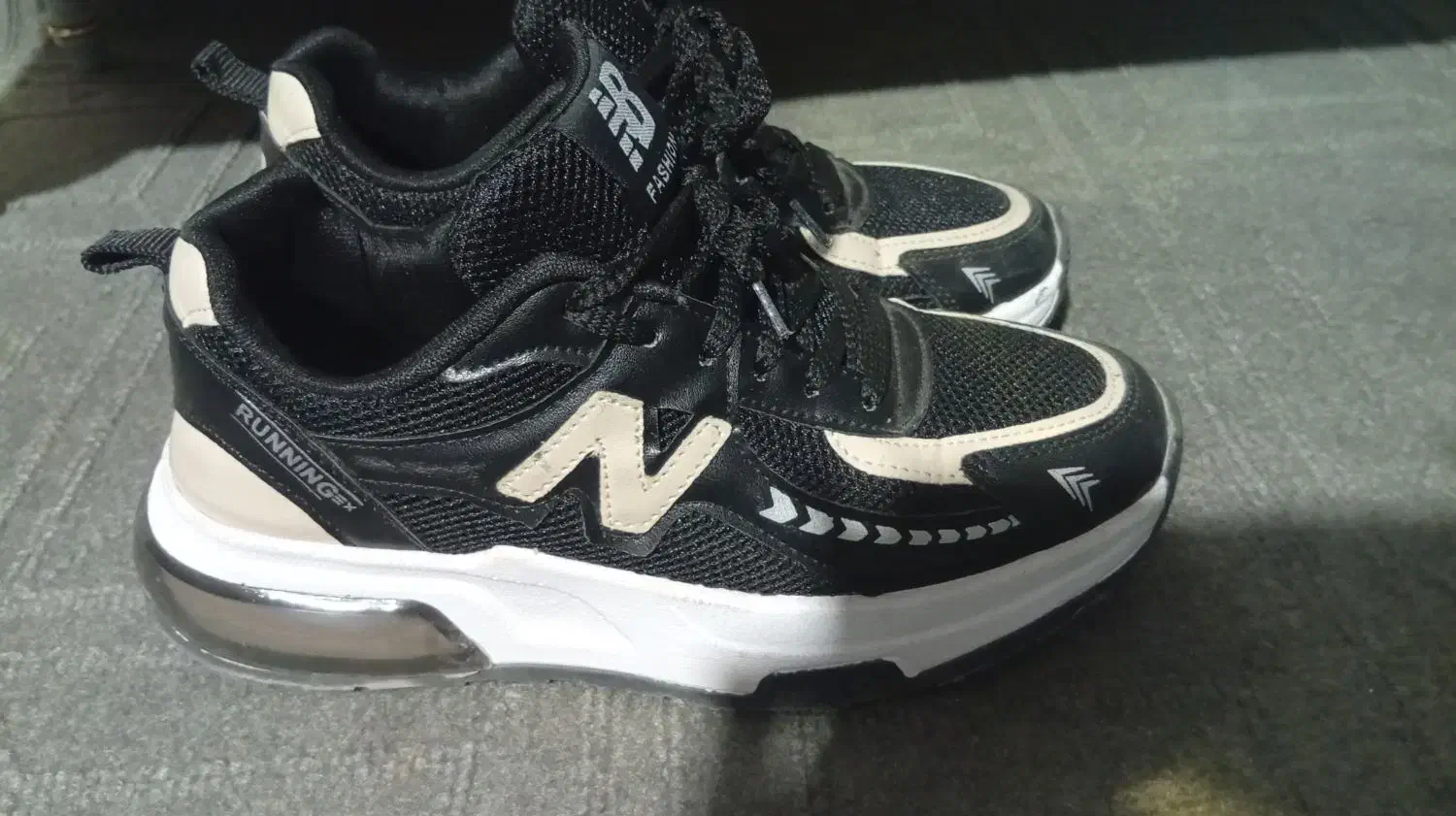 کفش اسپرت|کیف، کفش، کمربند|جهرم, |دیوار