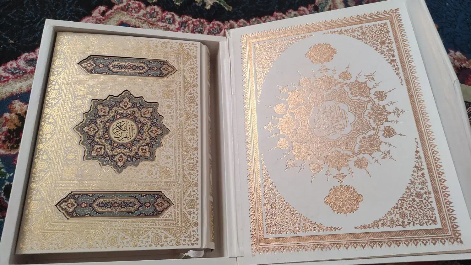کتاب قرآن نفیس معطر|کتاب و مجله مذهبی|شیراز, فرگاز|دیوار