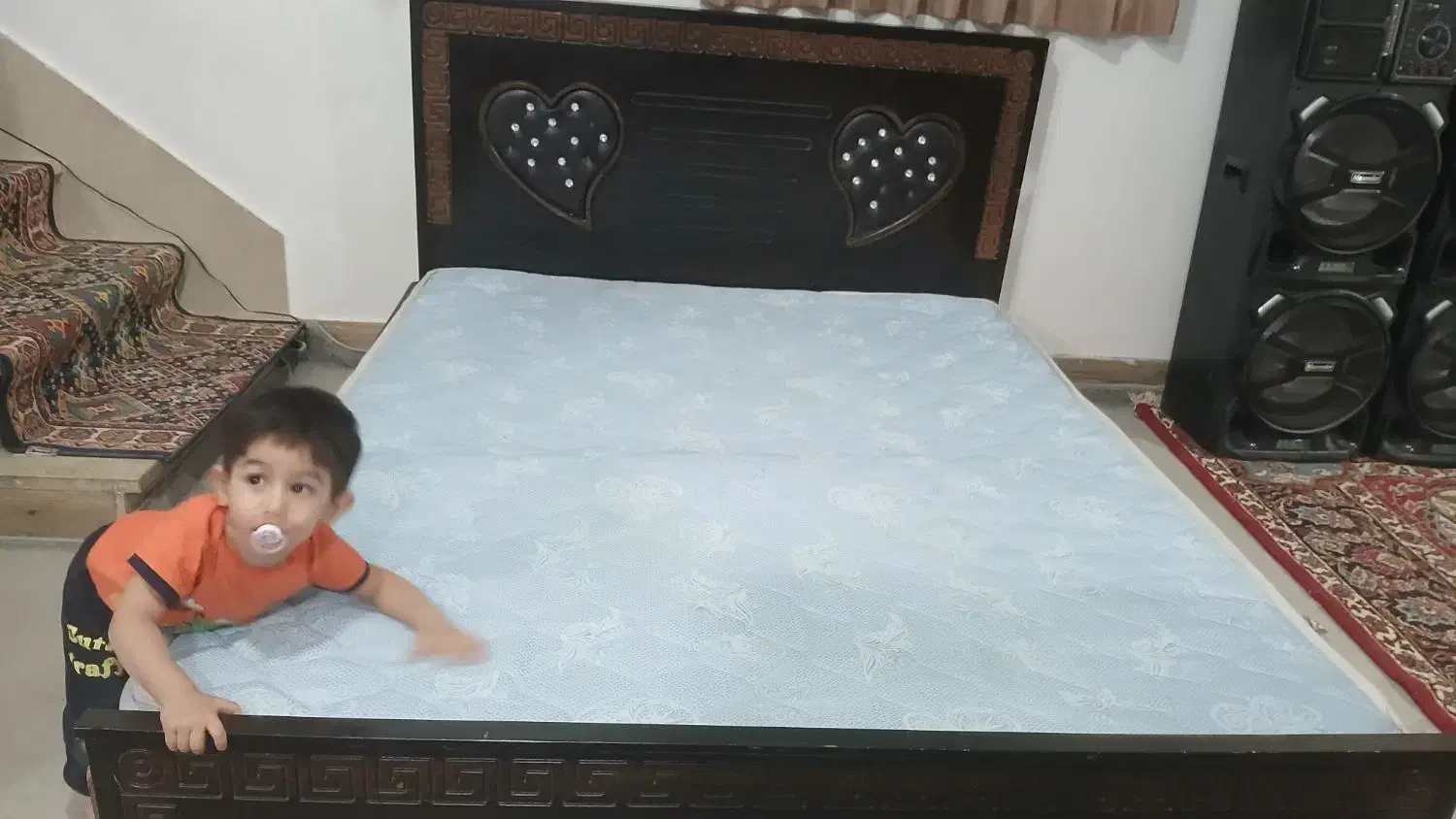 تختخواب دونفره با تشک رویال در حد نو|تخت و سرویس خواب|نظرآباد, شهرک سید جمال الدین|دیوار