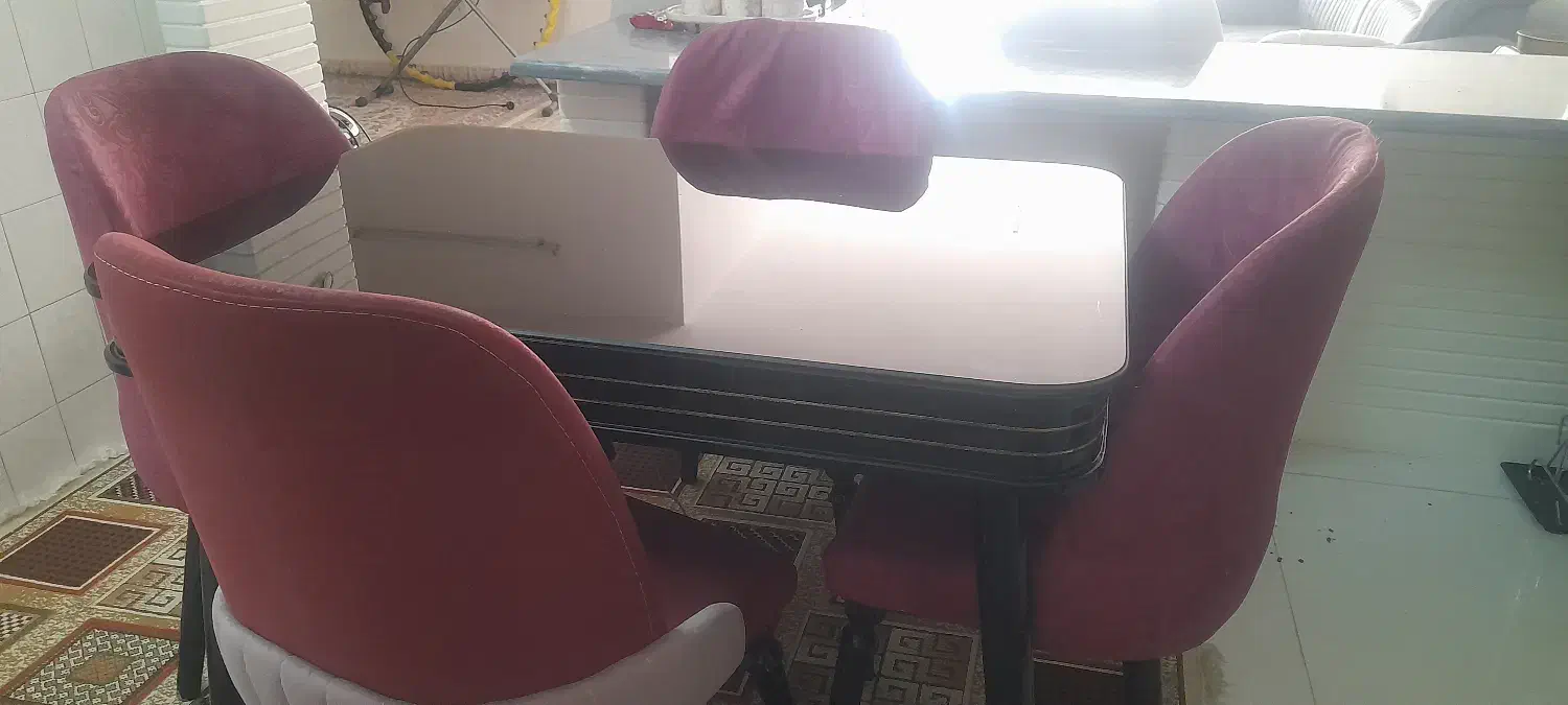 ناهار خوری چهار نفره|میز و صندلی غذاخوری|اصفهان, شاه پسند|دیوار