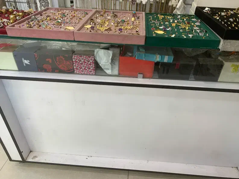 چند عدد پیشخون ام دی اف|فروشگاه و مغازه|تهران, خانی آباد نو شمالی|دیوار