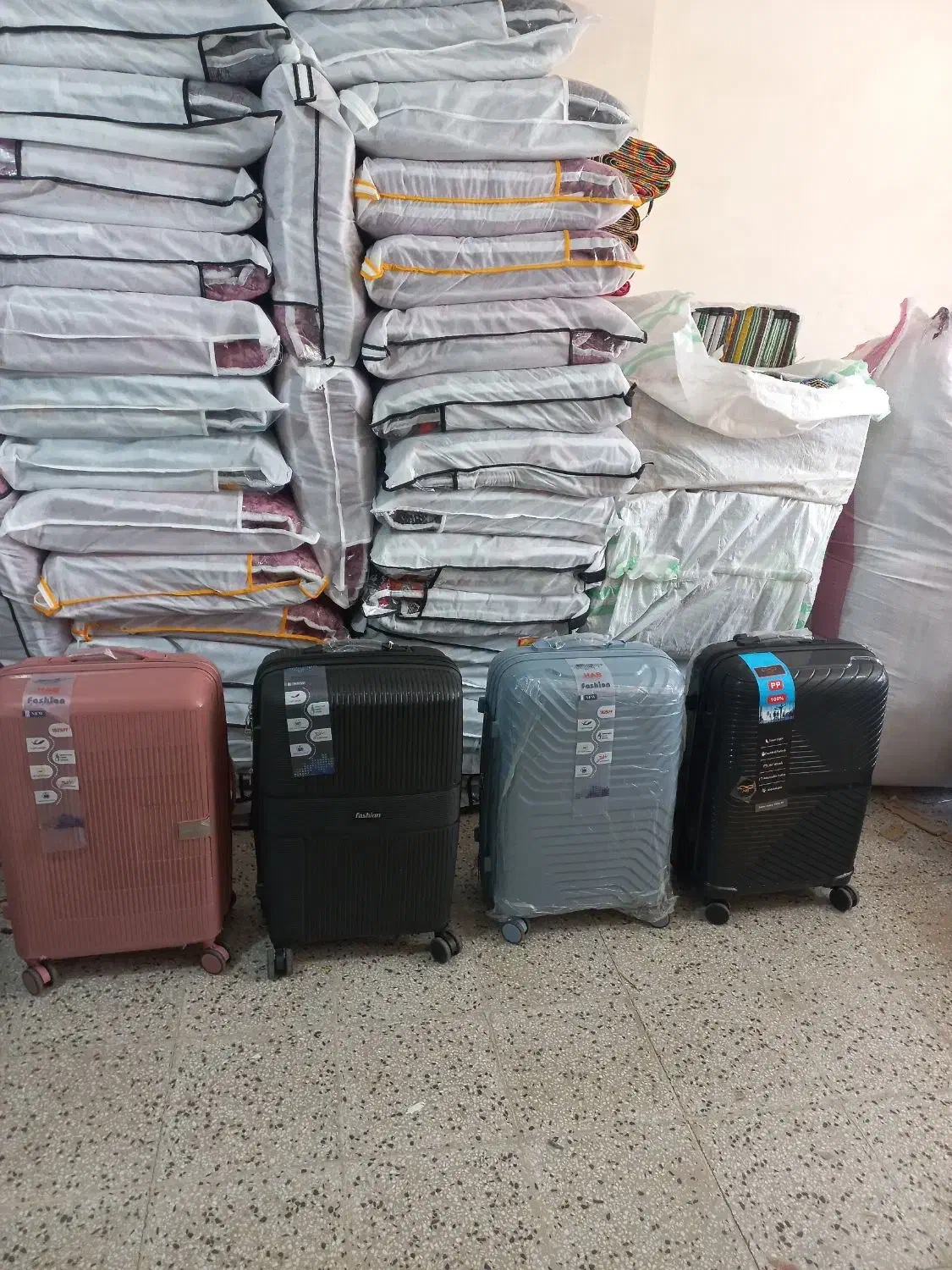 چمدان سه تیکه. دوتیکه. یک تیکه عمده  تکی|کیف، کفش، کمربند|ایلام, |دیوار