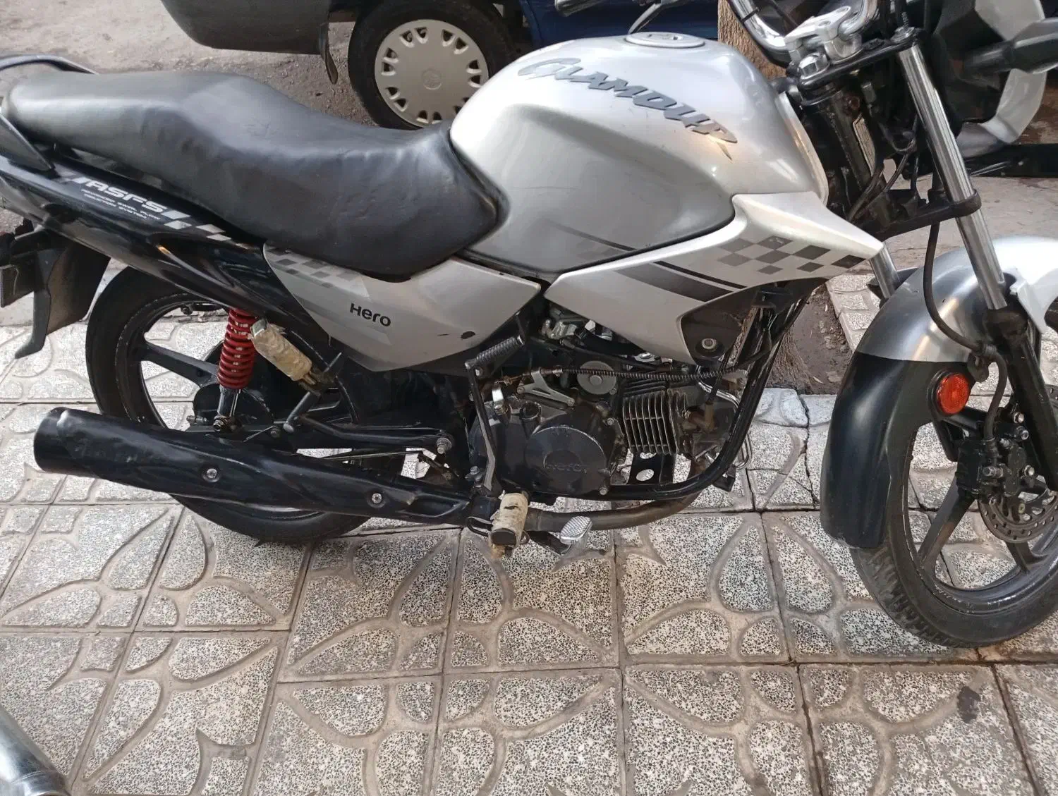 هیرو کلارامو ۱۵۰ سند بنام|موتورسیکلت|نیشابور, کشتارگاه|دیوار