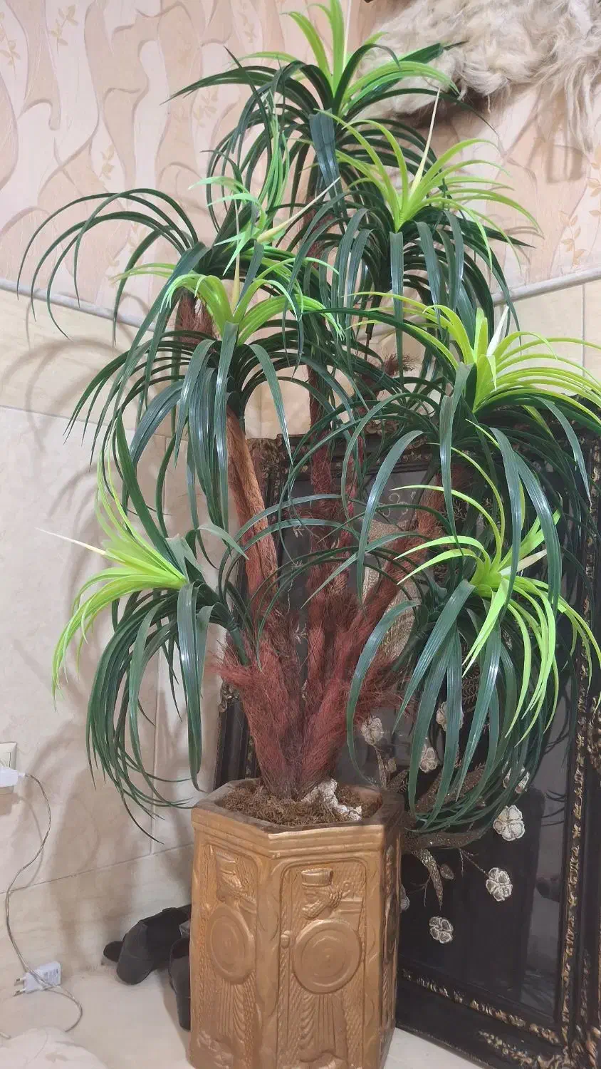 به نام خدا درخت نو‌جنس خوب|گل مصنوعی|قم, حنیف نژاد|دیوار