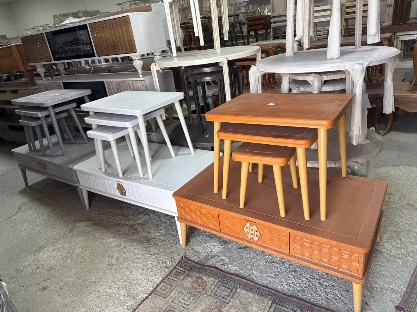 مرکز پخش جلومبلی چمدانی فلزی وکیوم‌ جلو مبلی عسلی|مبلمان خانگی و میز عسلی|ارومیه, |دیوار