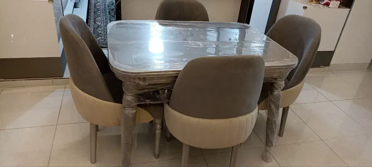 ناهارخوری چهارنفری در حد نو|میز و صندلی غذاخوری|تبریز, |دیوار
