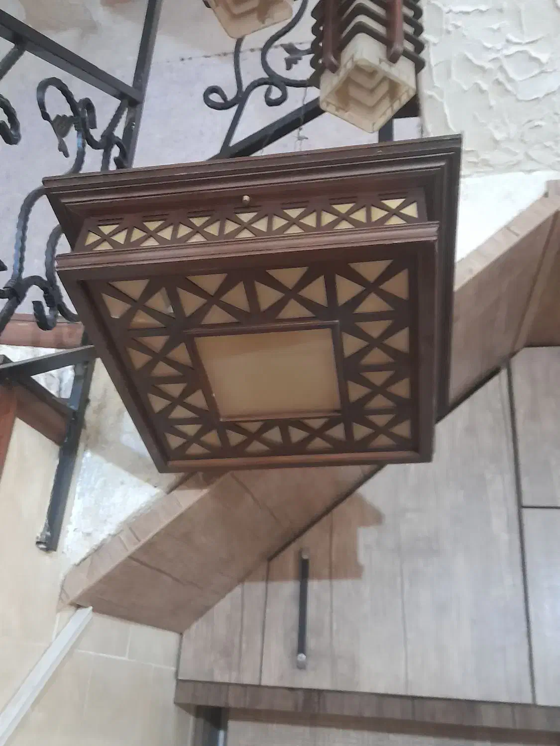 لوستر چوبی|لوستر و چراغ آویز|لاهیجان, شهید آوینی|دیوار