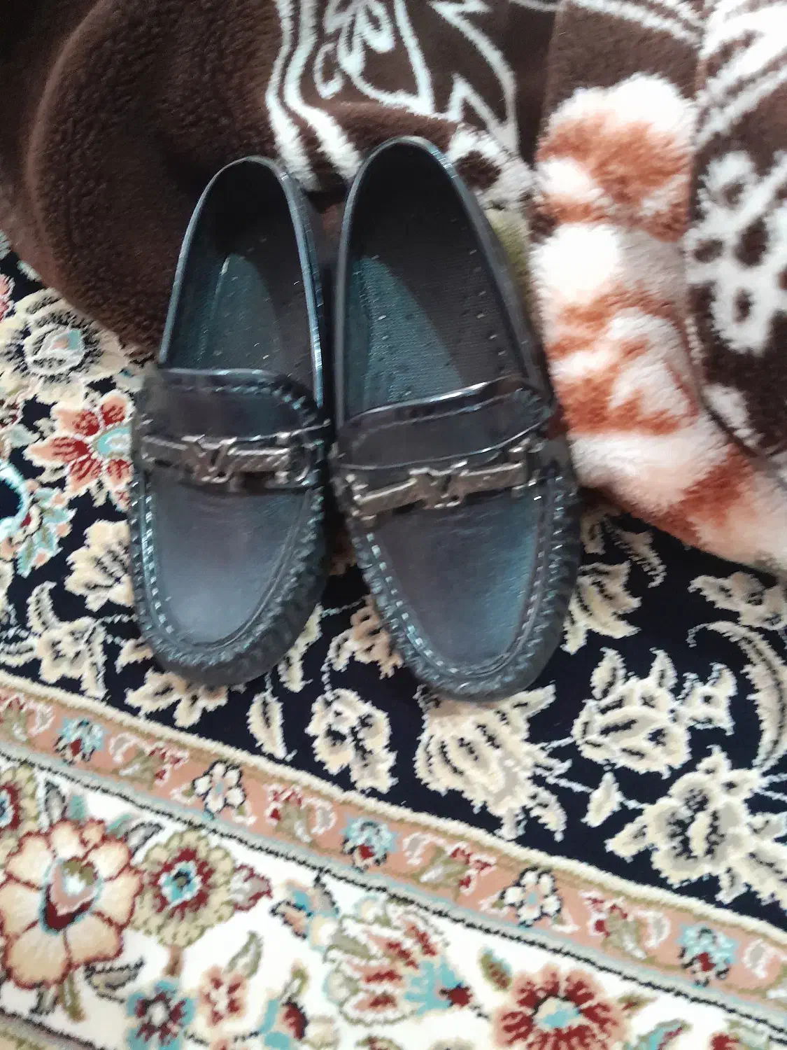 کفش|کیف، کفش، کمربند|پیشوا, |دیوار