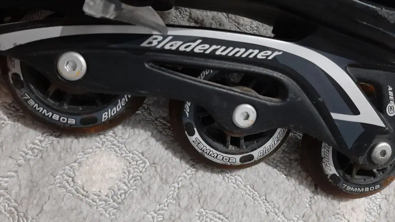 اسکیت با لوازم ایمنی|دوچرخه، اسکیت، اسکوتر|ملارد, |دیوار