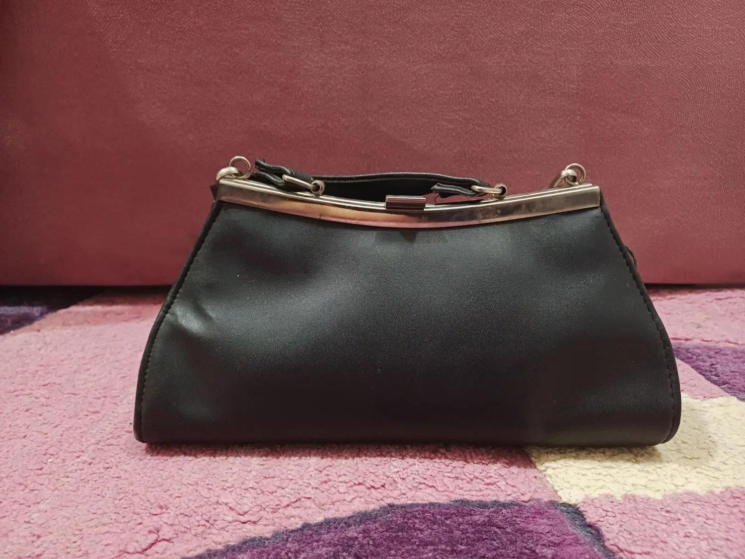 کیف|کیف، کفش، کمربند|قم, ژاندارمها|دیوار