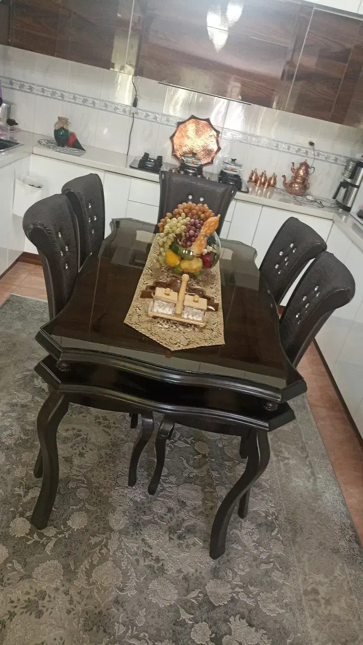 میز ناهار خوری|میز و صندلی غذاخوری|صحنه, |دیوار