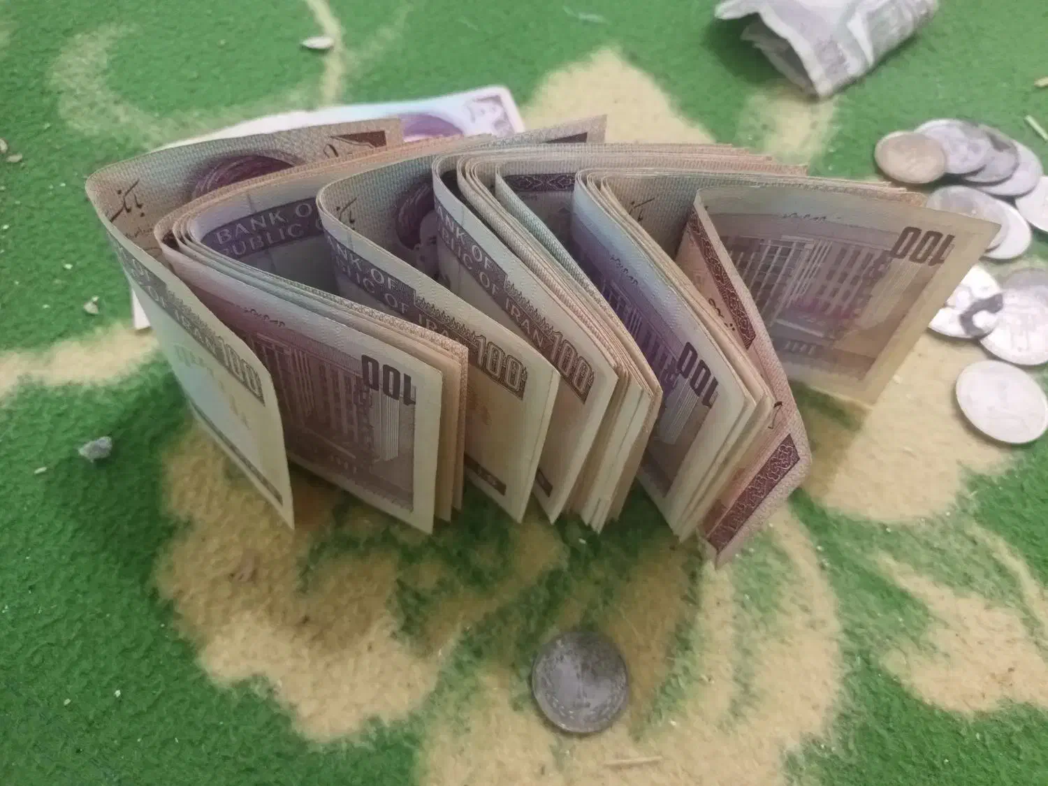 سکه قدیمی شاهی|کلکسیون سکه، تمبر، اسکناس|زارچ, |دیوار