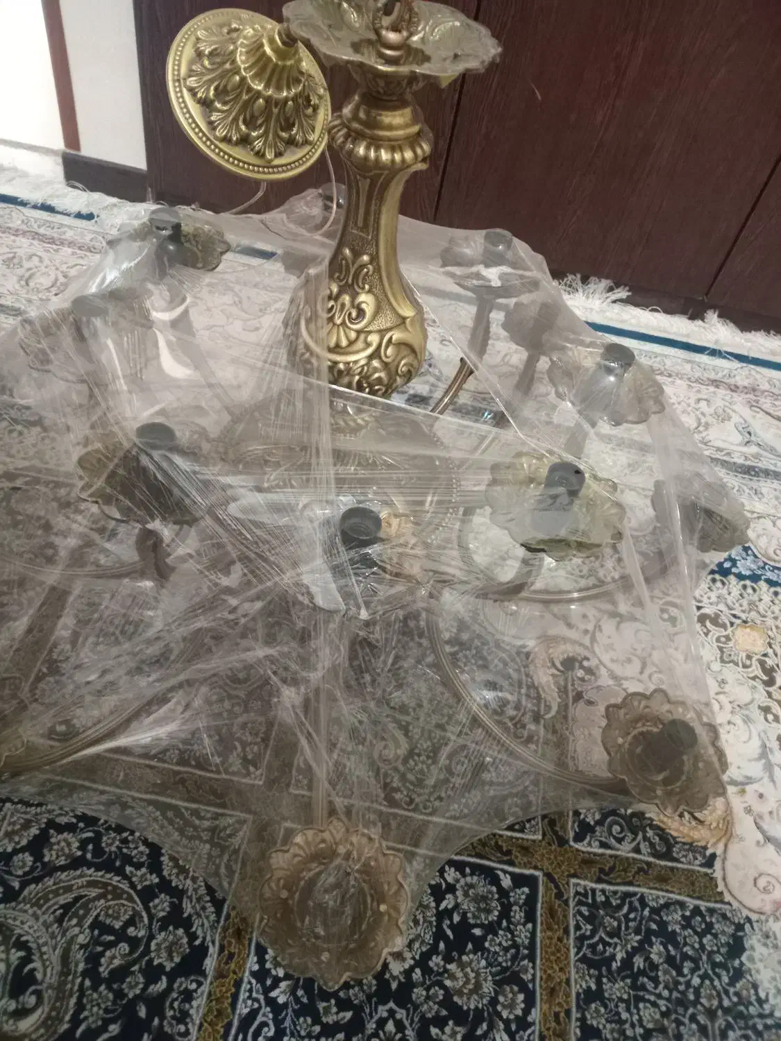 لوستر نو به علت عدم نیاز|لوستر و چراغ آویز|اصفهان, جلالیه|دیوار