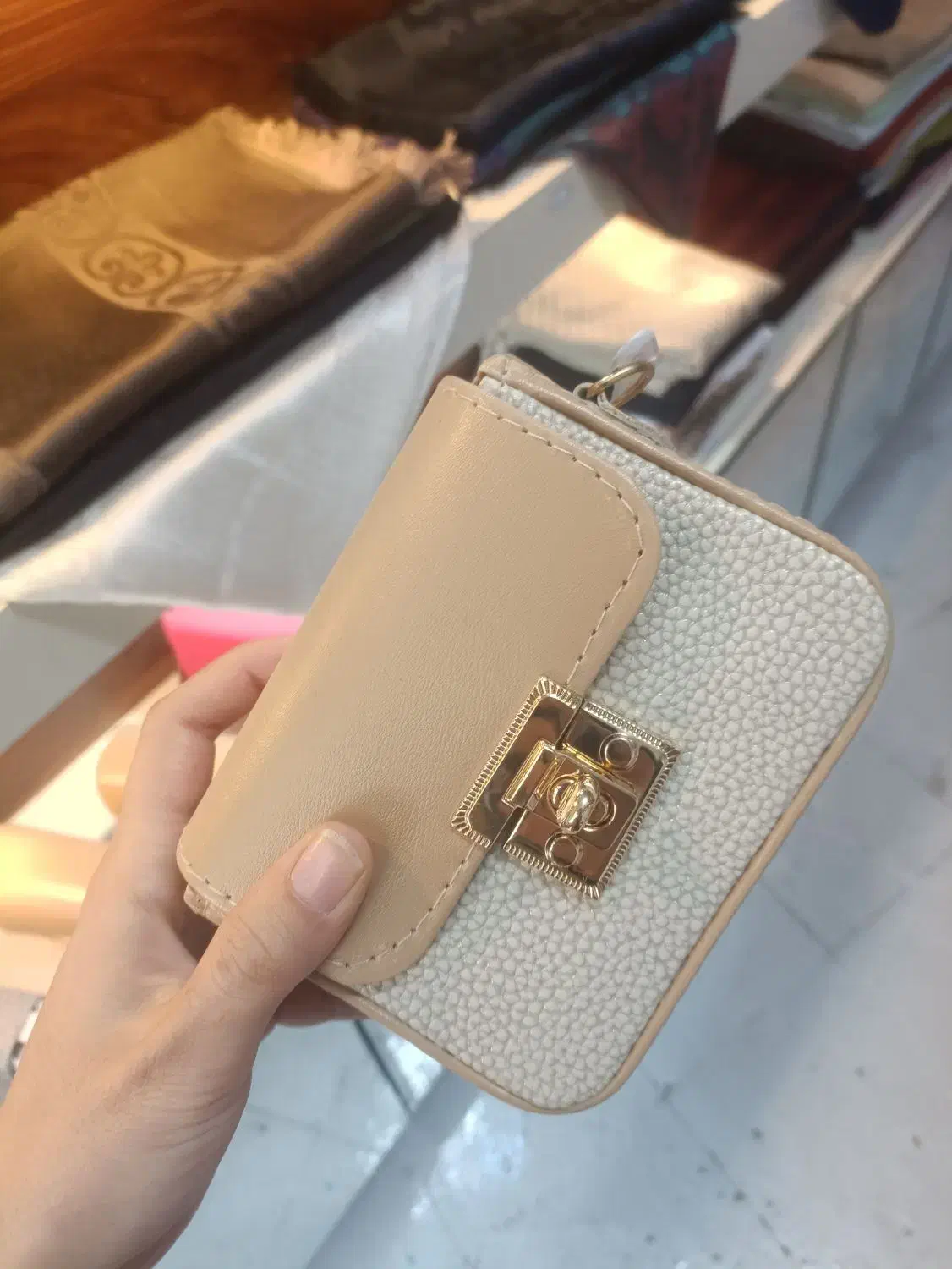 مینی کیف|کیف، کفش، کمربند|کاشان, سرپله جدید|دیوار