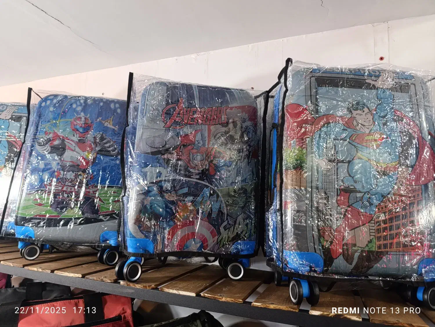 چمدان کودک|کیف، کفش، کمربند|قم, زاویه|دیوار