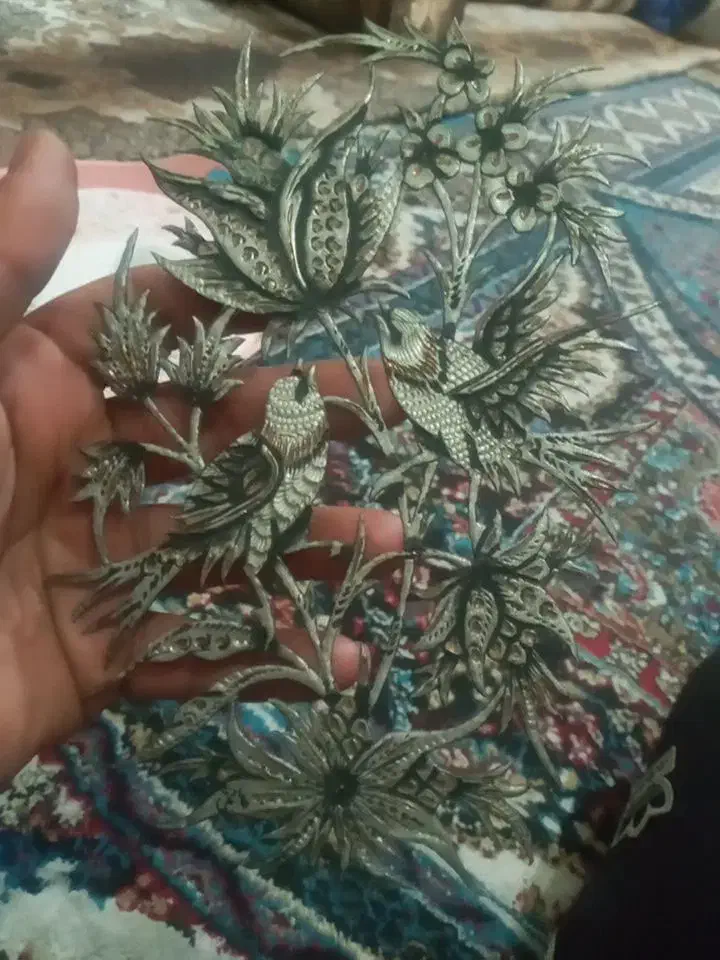 یک قطعه مسی که روش کنده کاری شده|صنایع دستی و سایر لوازم تزئینی|اهواز, بهارستان|دیوار