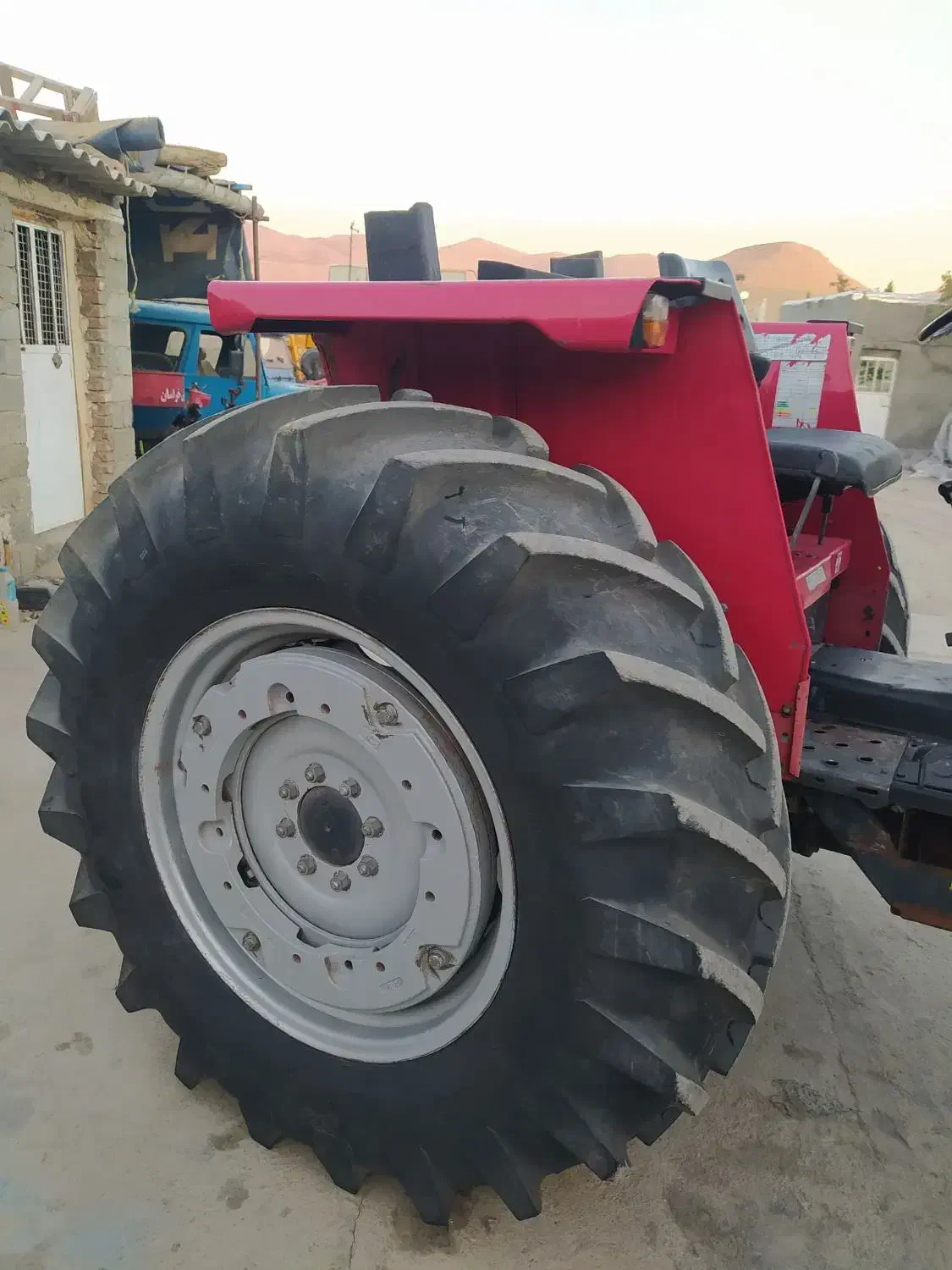 تراکتور ۸۰۰ مدل ۹۰|خودرو سنگین|سقز, |دیوار