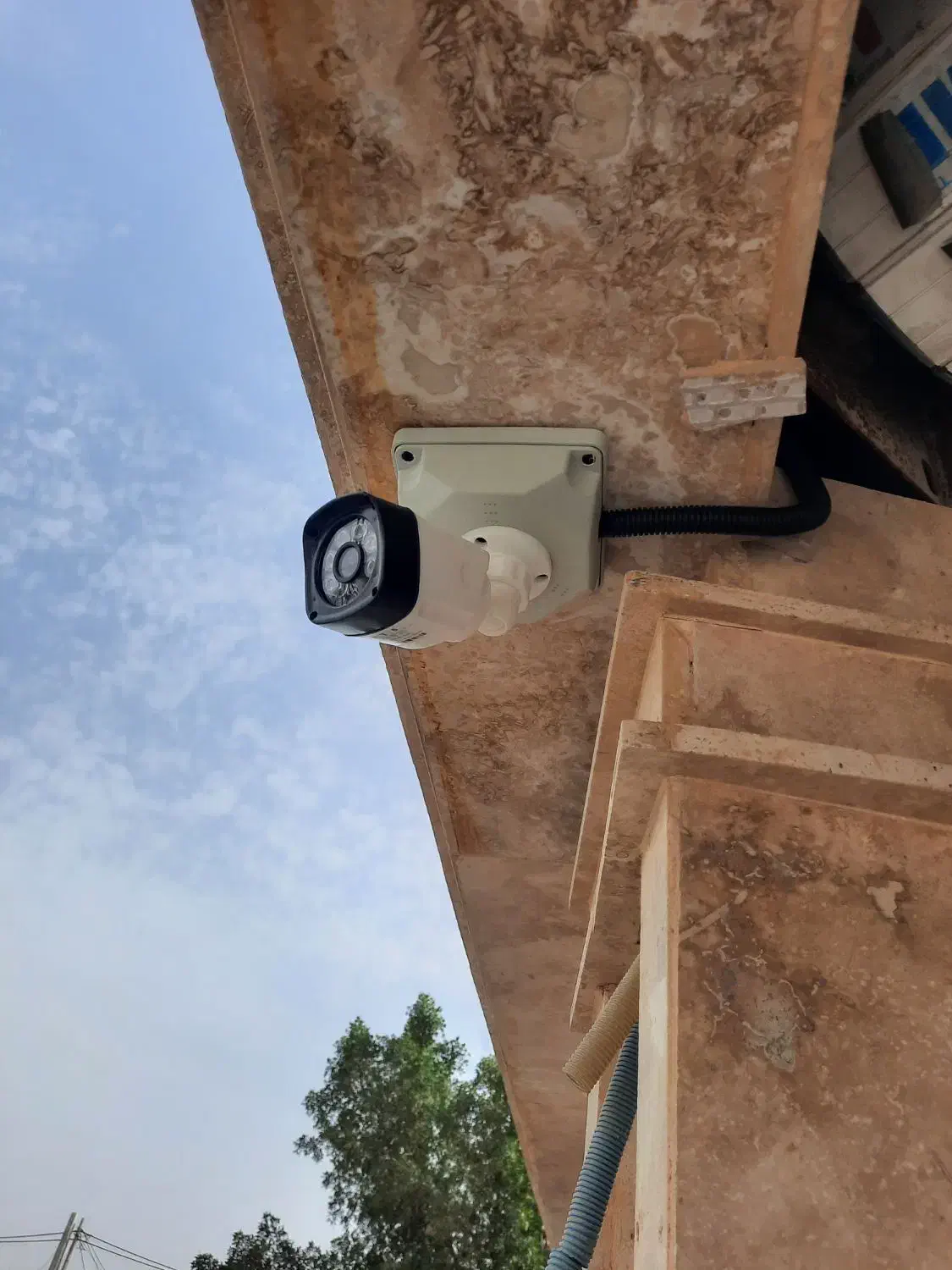 نصب و تعمیر دوربین مداربسته در جزیره کیش|خدمات پیشه و مهارت|کیش, |دیوار