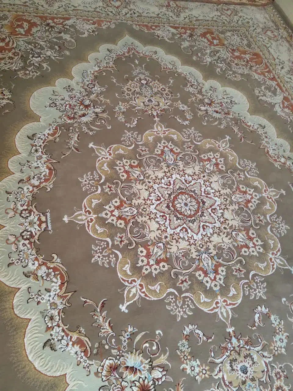 فرش زمینه گردویی گرم|فرش|فلاورجان, |دیوار