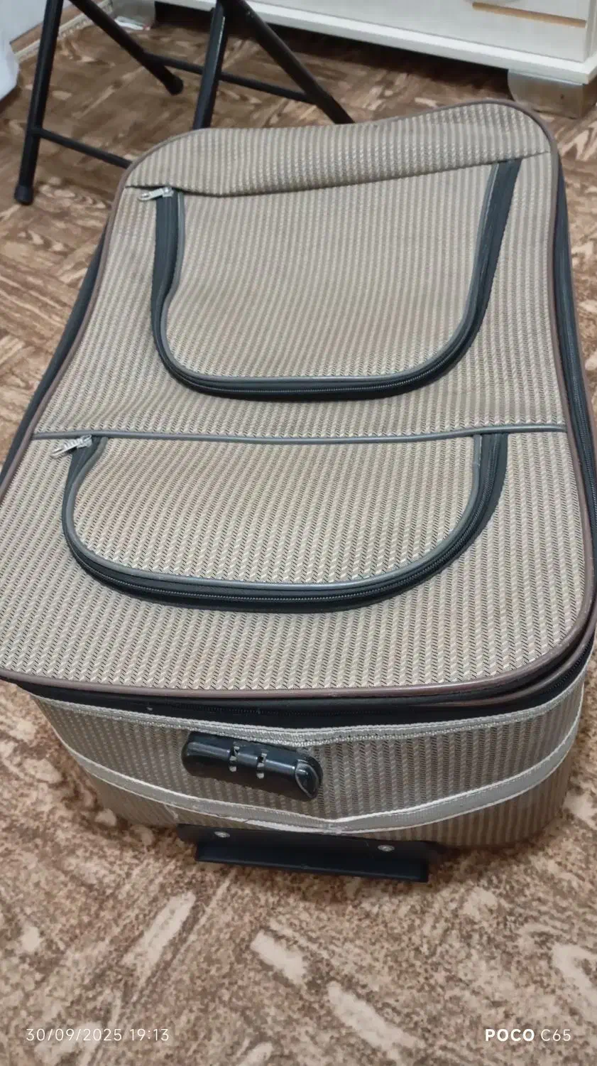 چمدان|کیف، کفش، کمربند|فردیس, منظریه|دیوار