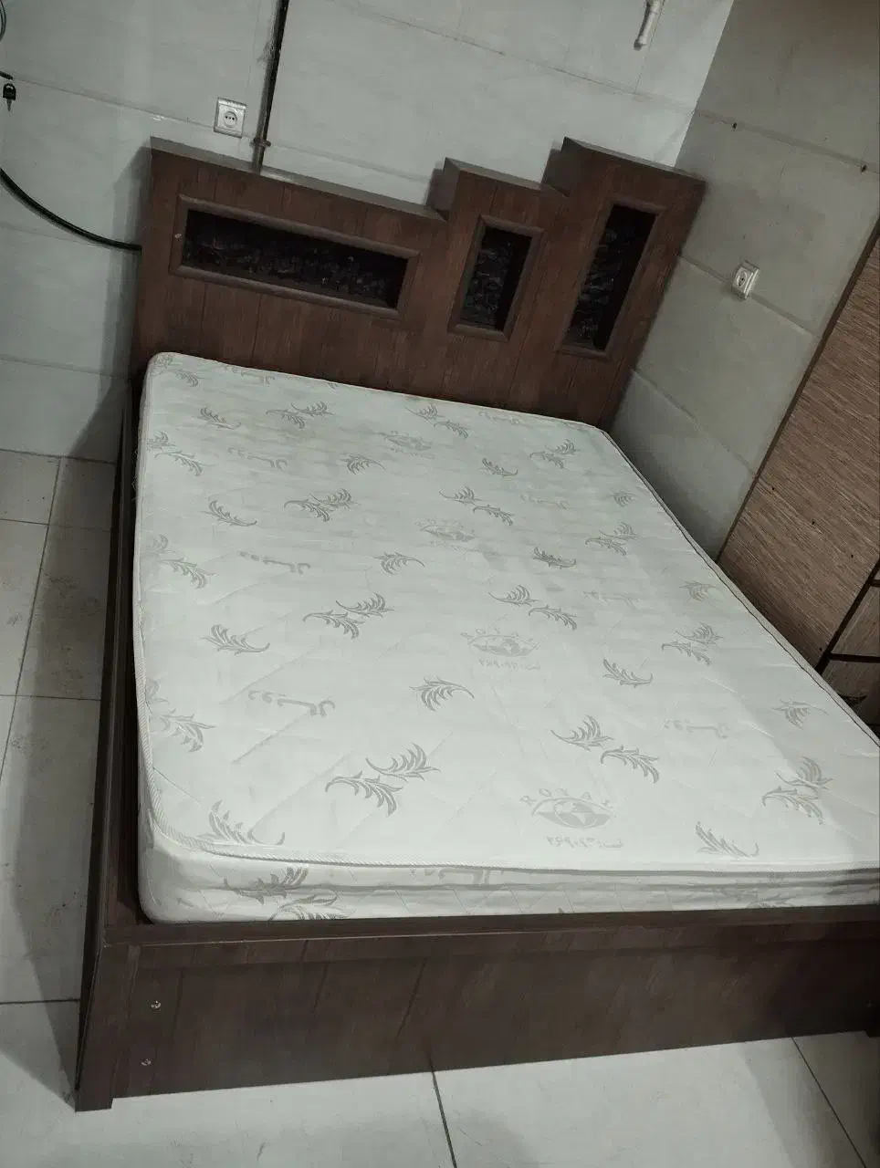 تخت دونفره با تشک|تخت و سرویس خواب|بانه, |دیوار