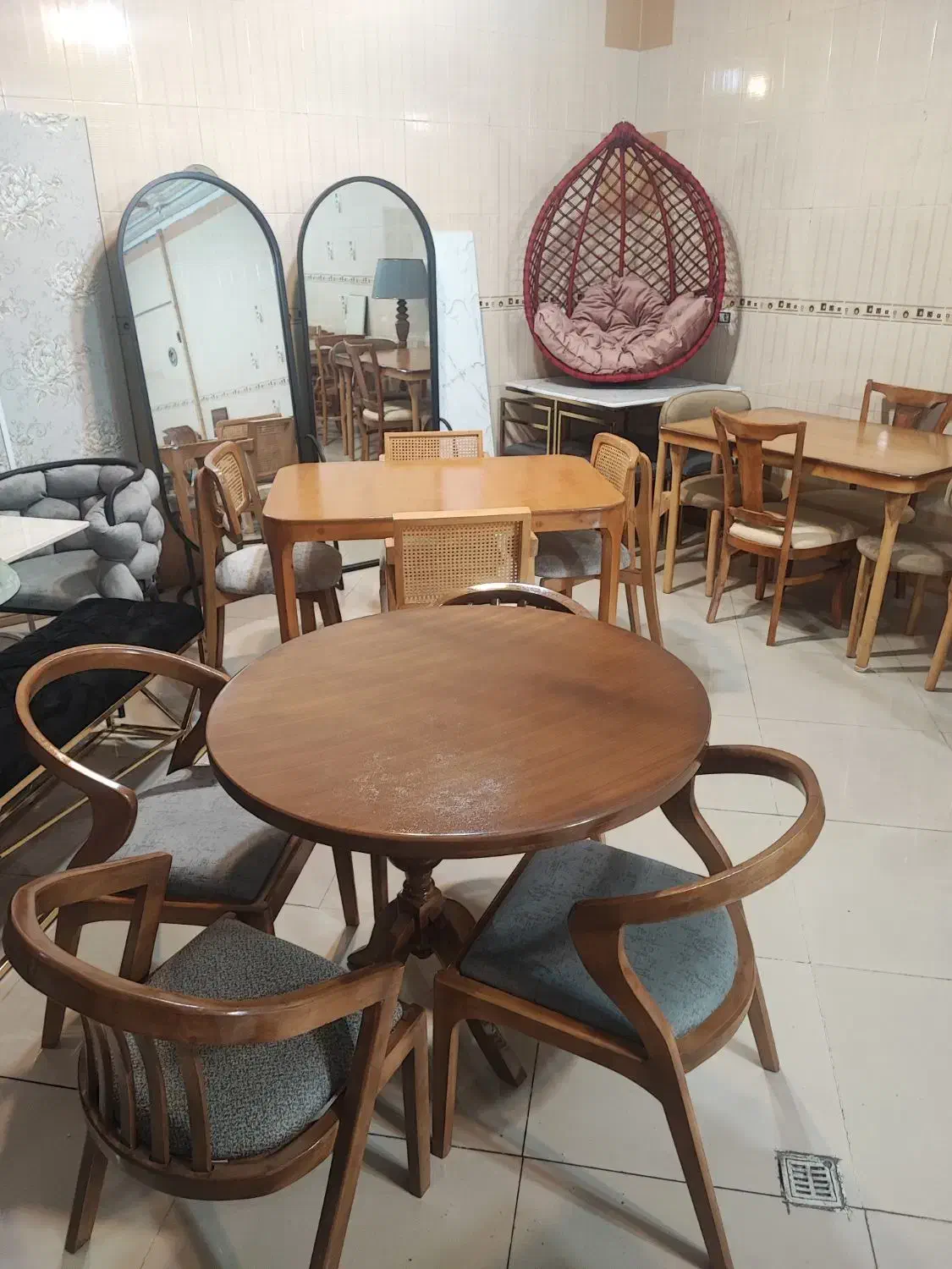 جلو مبلی و گالری چوبی و فلزی شقایق|مبلمان خانگی و میز عسلی|تبریز, |دیوار