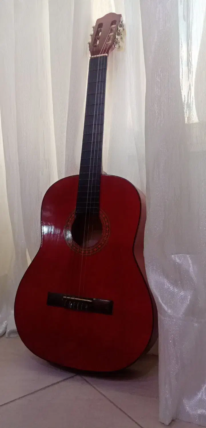 گیتار درحد نو واقعی همراه کیف|گیتار، بیس، امپلیفایر|بابل, |دیوار