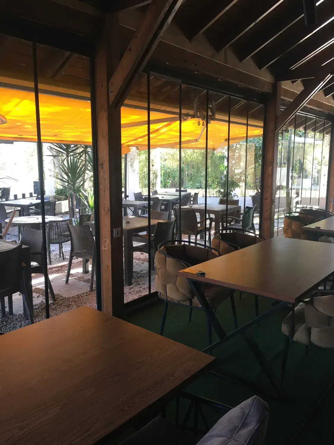 نیروی کار در کافه رستوران|استخدام خدمات فروشگاه و رستوران|لاهیجان, پردسر|دیوار