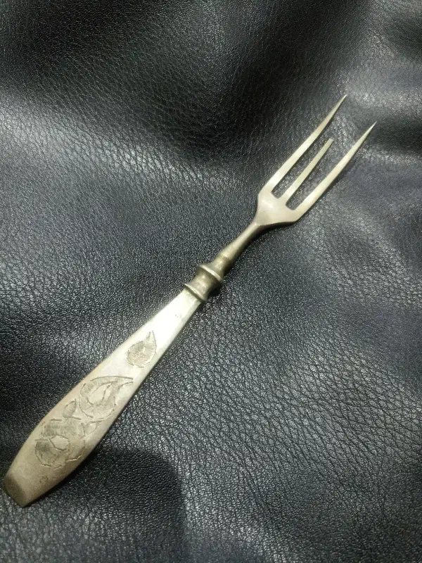 چنگال عتیقه زمان اوایل قاجار|کلکسیون اشیاء عتیقه|میاندوآب, |دیوار