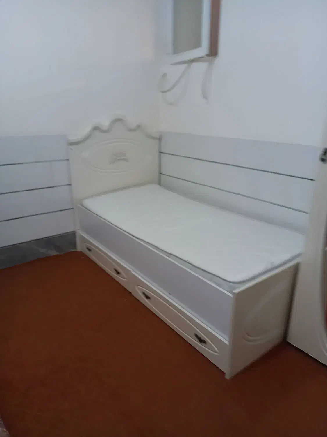 تخت خواب یک نفره|تخت و سرویس خواب|گلپایگان, |دیوار