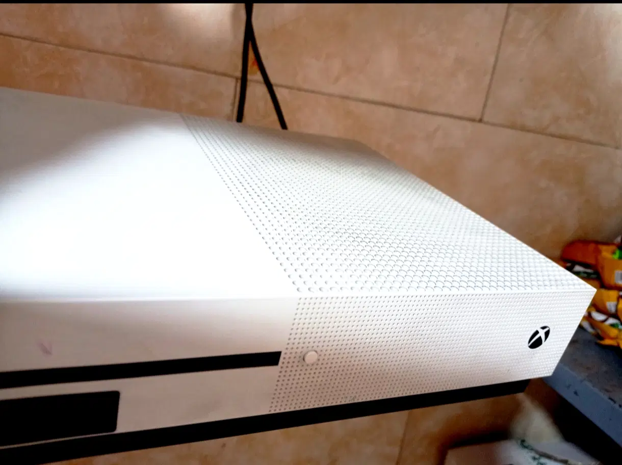 Xbox one s|کنسول، بازی ویدئویی و آنلاین|تهران, نعمت‌آباد|دیوار