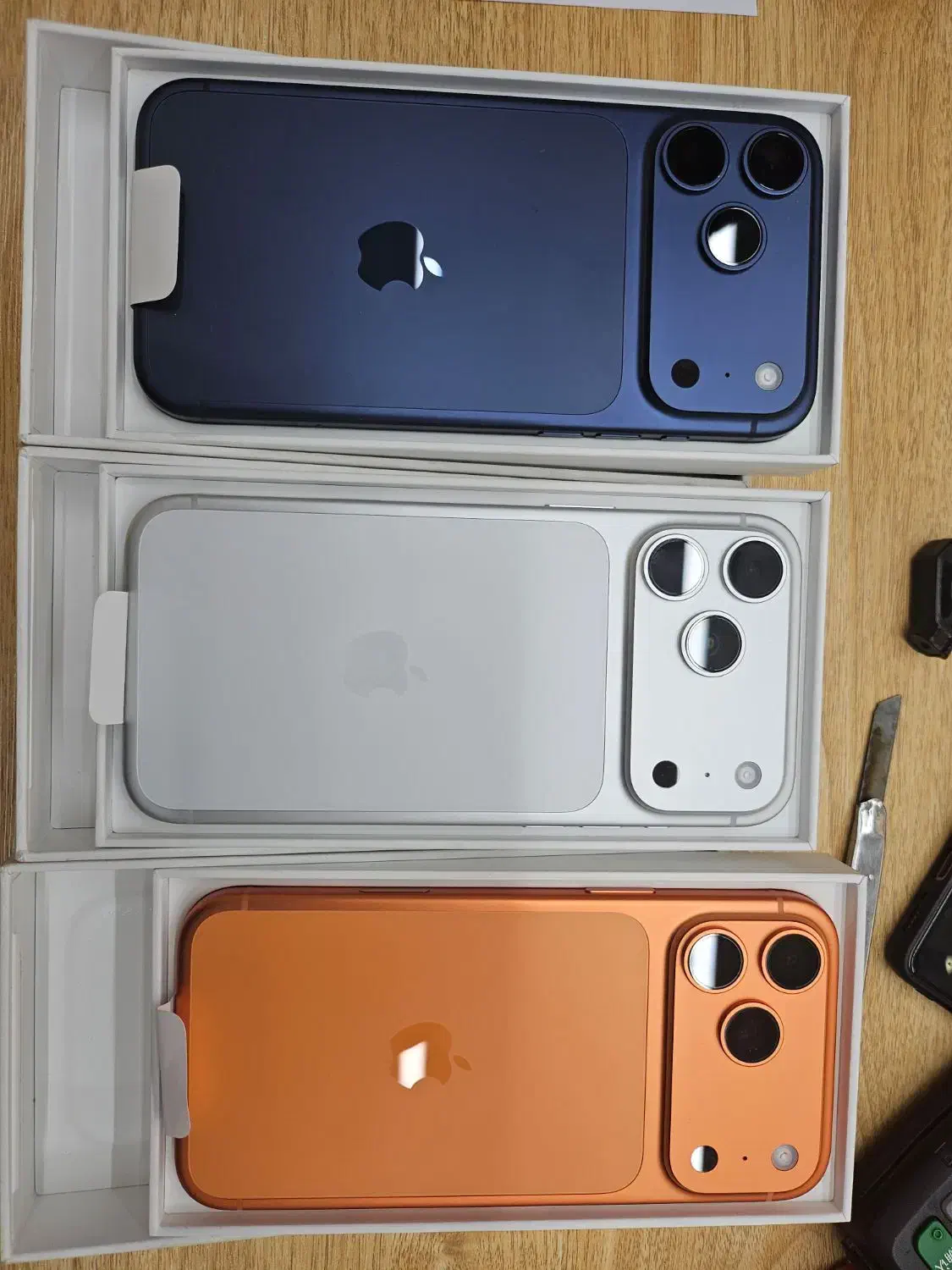 ۱۷ پرو مکس|موبایل|تهران, درختی|دیوار