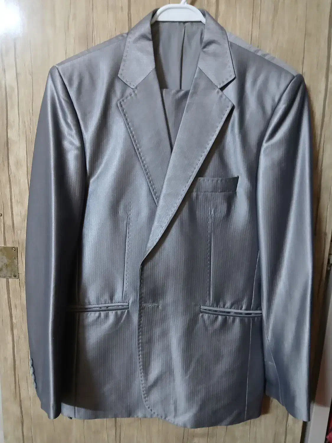 کت وشلوار|لباس|قم, دروازه ری|دیوار