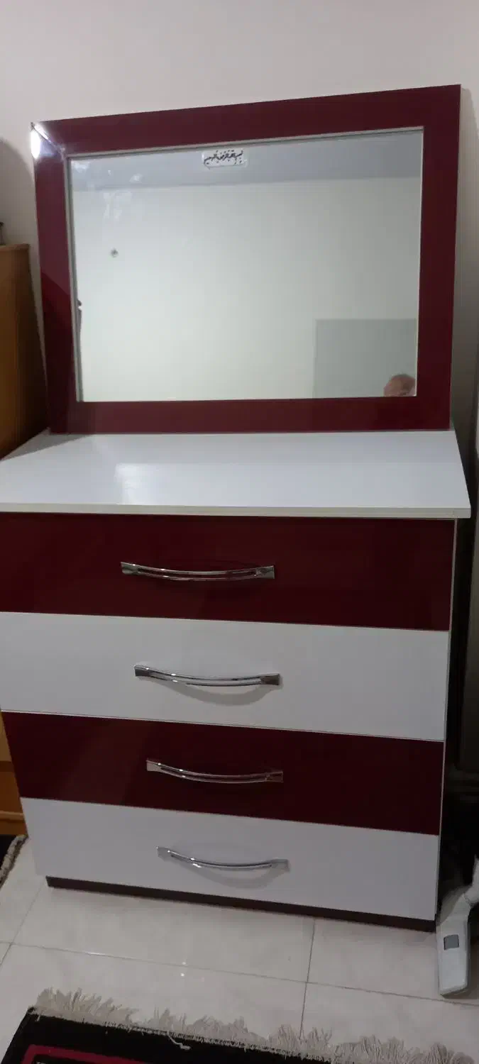 دراور چهار کشو به همراه قاب آیینه|جاکفشی، کمد، دراور|فردیس, سرحدی|دیوار