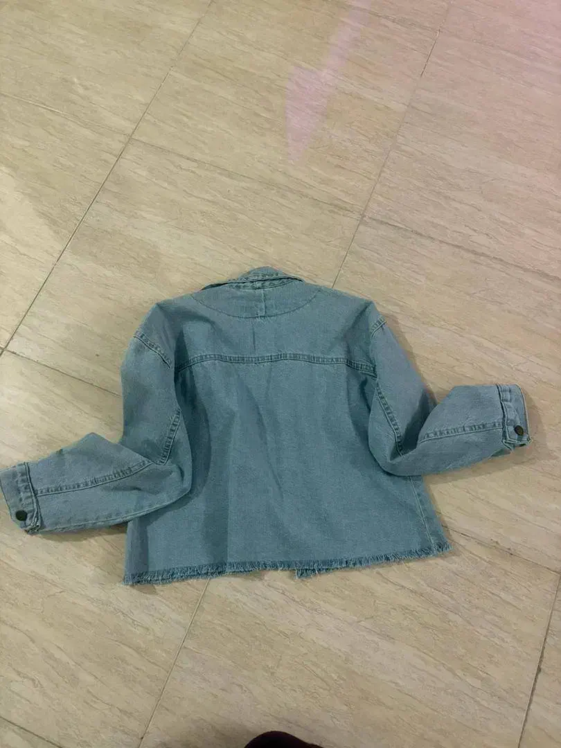 کت جین|لباس|رشت, امین الضرب|دیوار