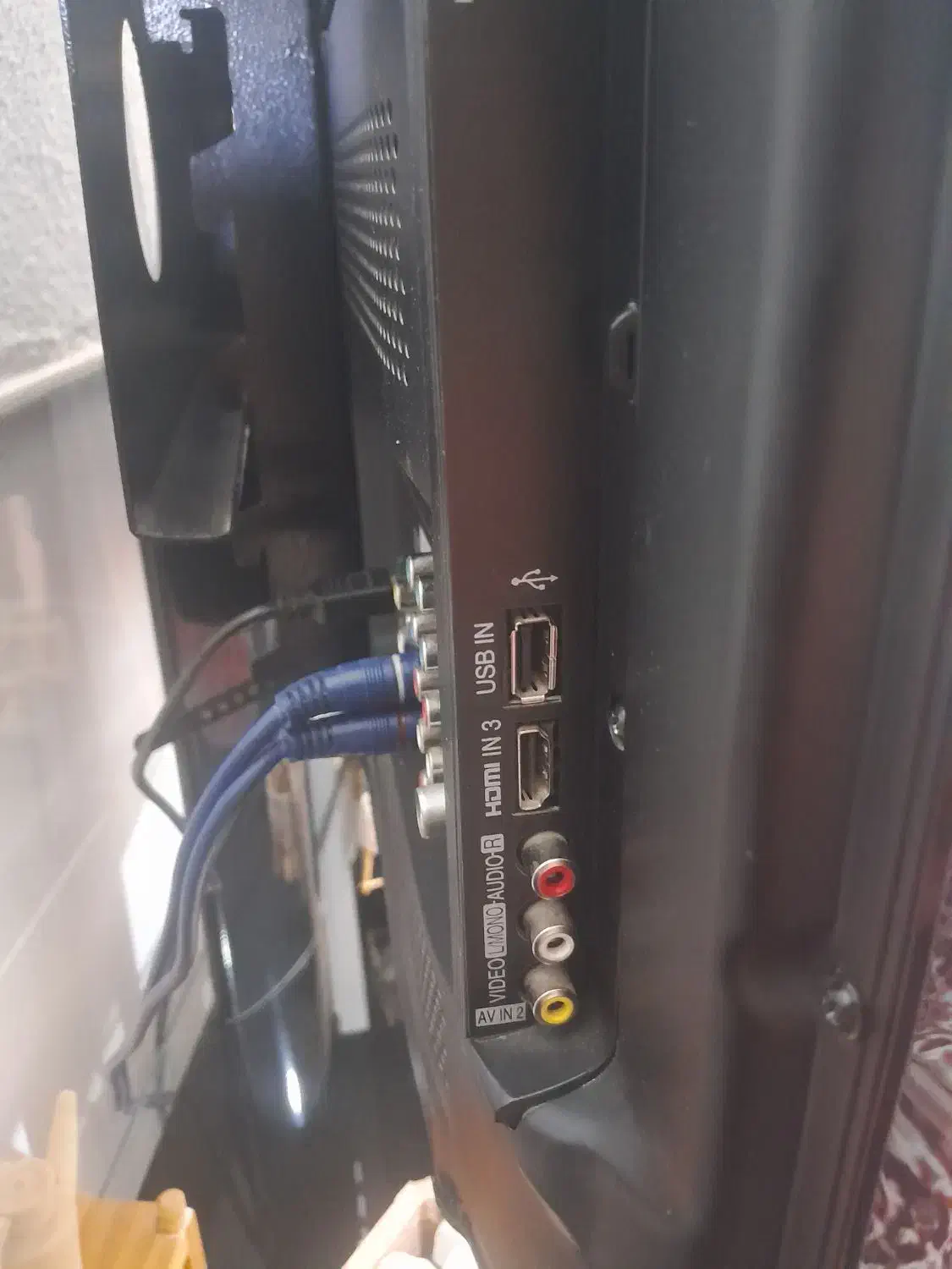 تلویزیون|تلویزیون و پروژکتور|بهمن صغاد, |دیوار