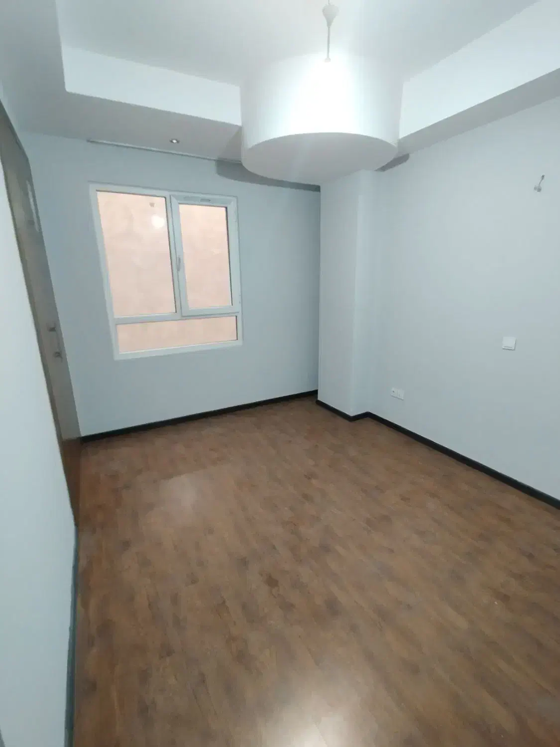 ۱۳۵متر فول چهارباغ شرقی تکواحدی ۴ ساله تخلیه