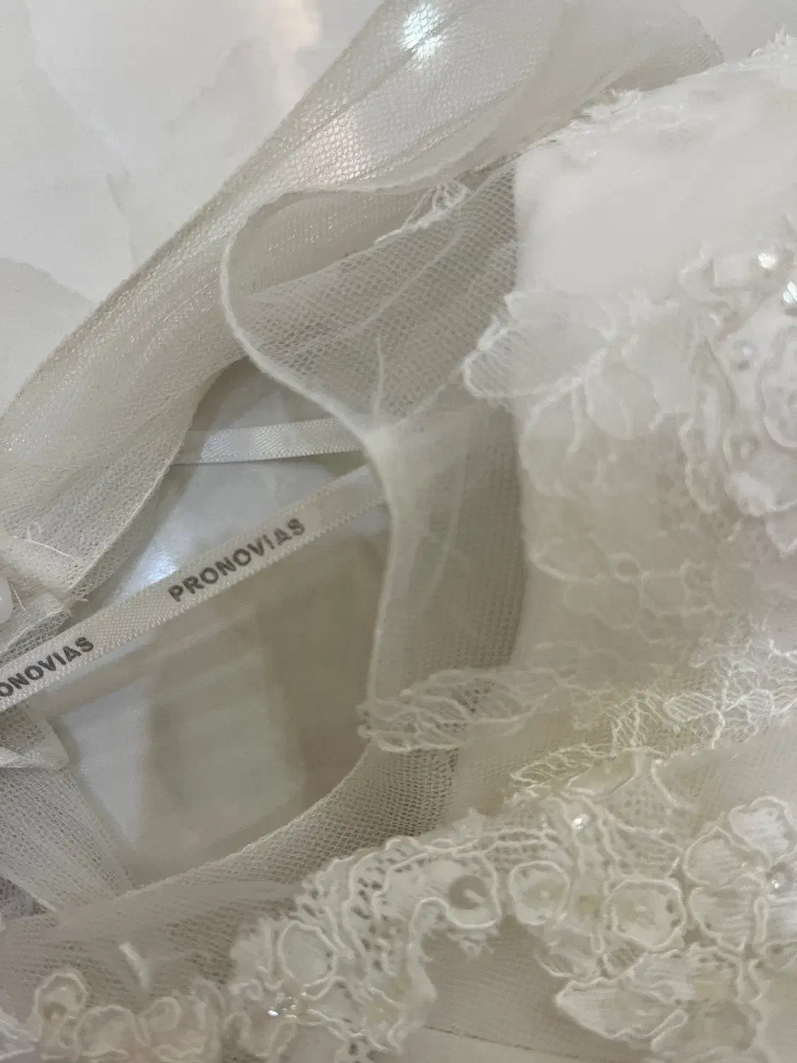 لباس عروس برند اروپایی|لباس|رشت, سعدی (تختی)|دیوار