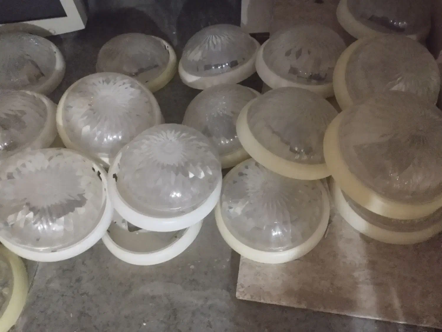 حباب لامپ با پاتروم|لامپ و چراغ|بیرجند, |دیوار