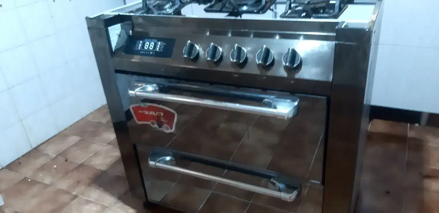 گاز طرح فر ۵ شعله در حد نو|اجاق گاز و لوازم برقی پخت‌وپز|شیراز, ارم|دیوار