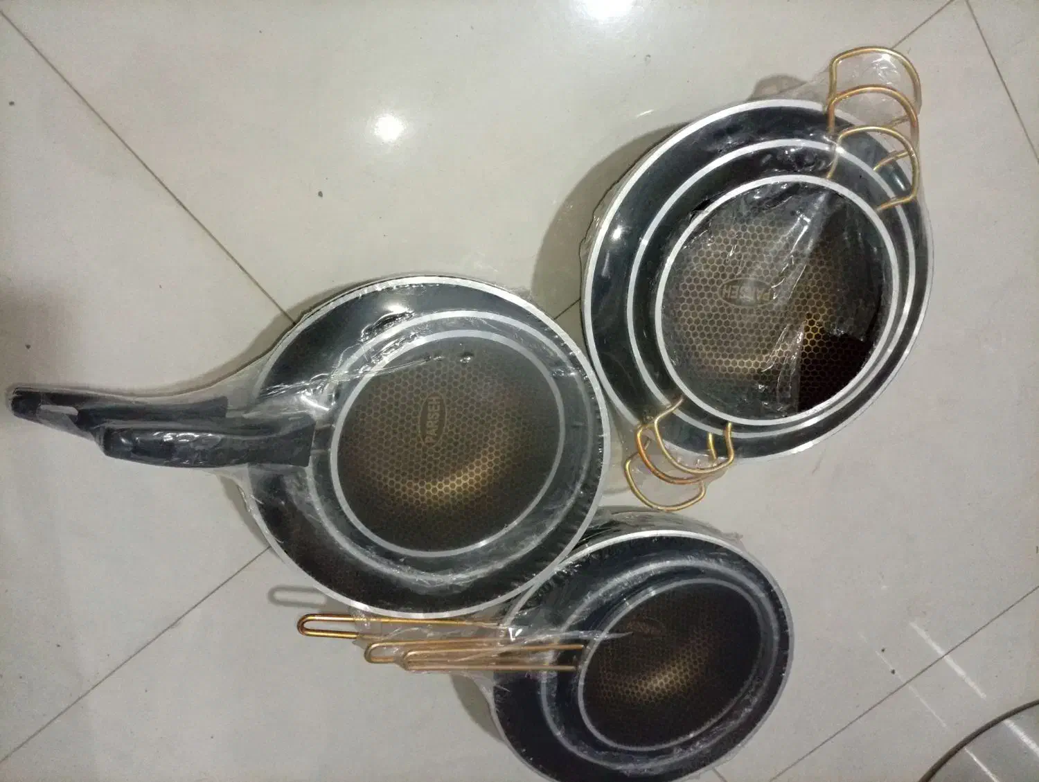 ماهیتابه|ظروف پختوپز|گنبد کاووس, |دیوار