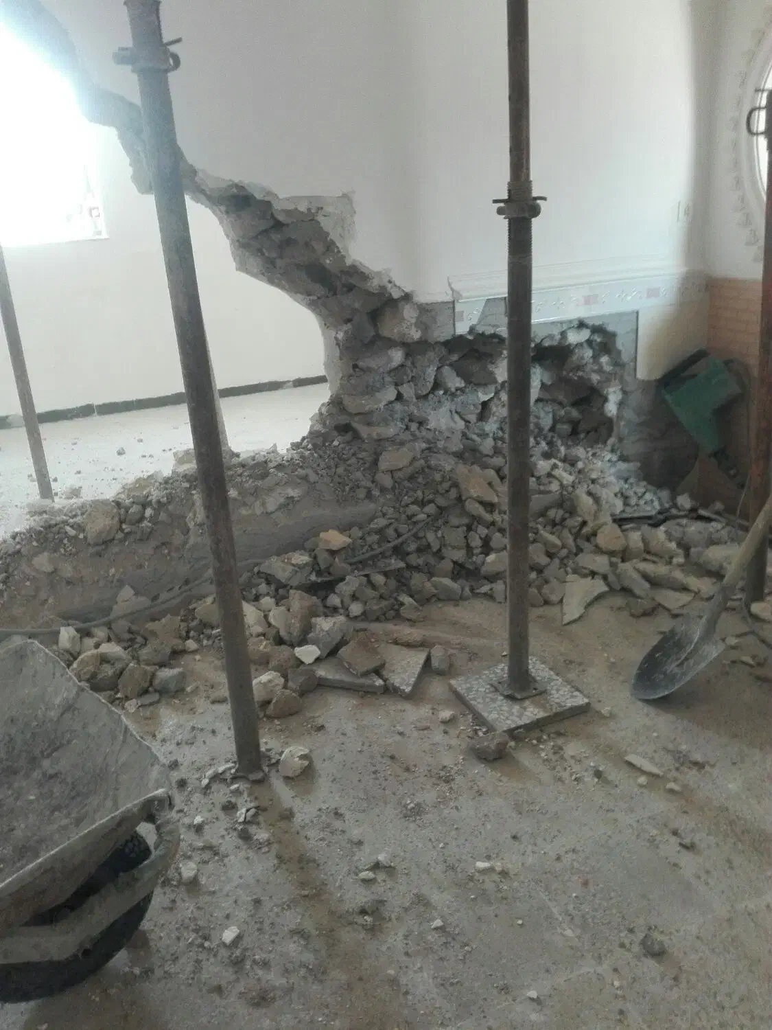 تخریب و تعمیرات،کنده کاری،گچکاری و لکه گیری|خدمات پیشه و مهارت|بوشهر, |دیوار