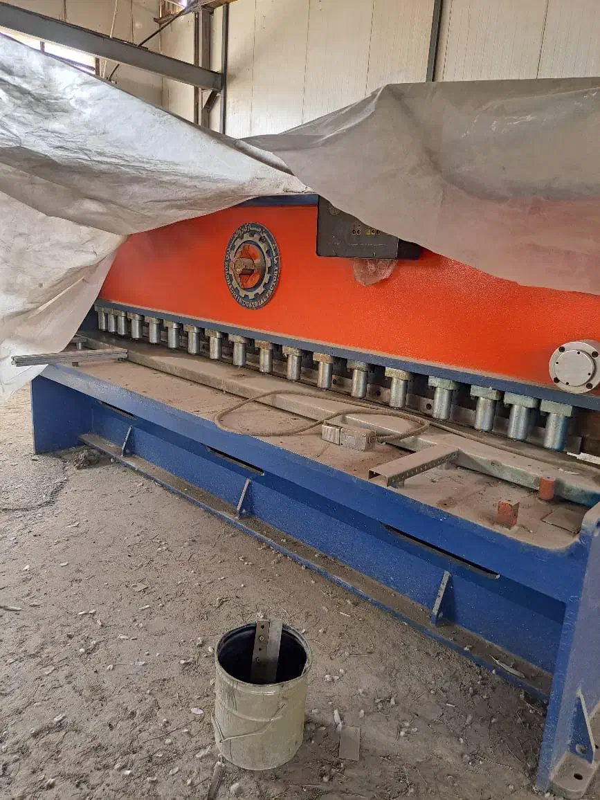 گیوتین ۳متری تا ضخامت ۶میلیمتر|ماشین‌آلات صنعتی|شهریار, رضی آباد بالا|دیوار