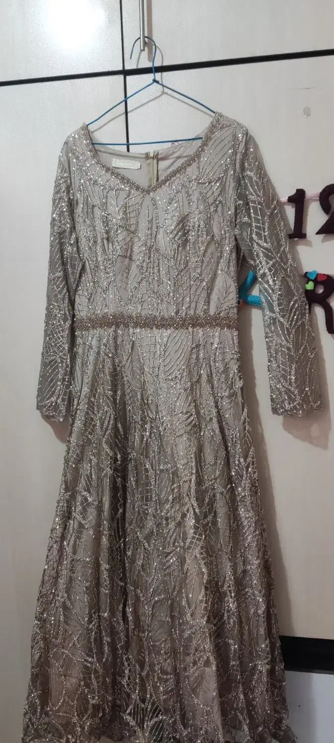 لباس مجلسی|لباس|آبیک, |دیوار